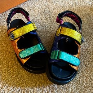 KURT GEIGER LONDON - ORSON QUILTED LEATHER SANDALS